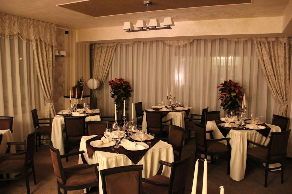 Enigma Pension Târgu Jiu Exteriér fotografie