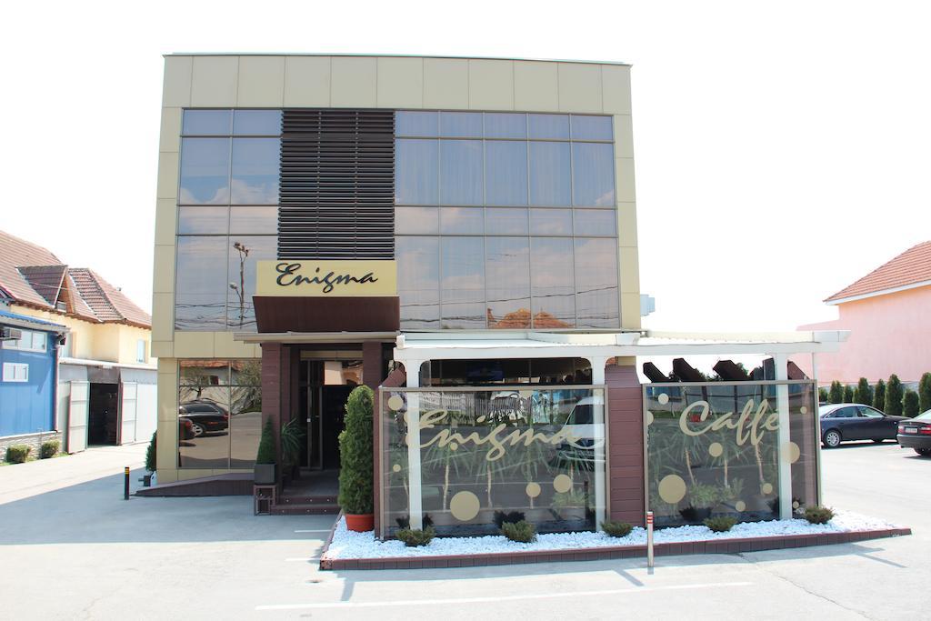 Enigma Pension Târgu Jiu Exteriér fotografie
